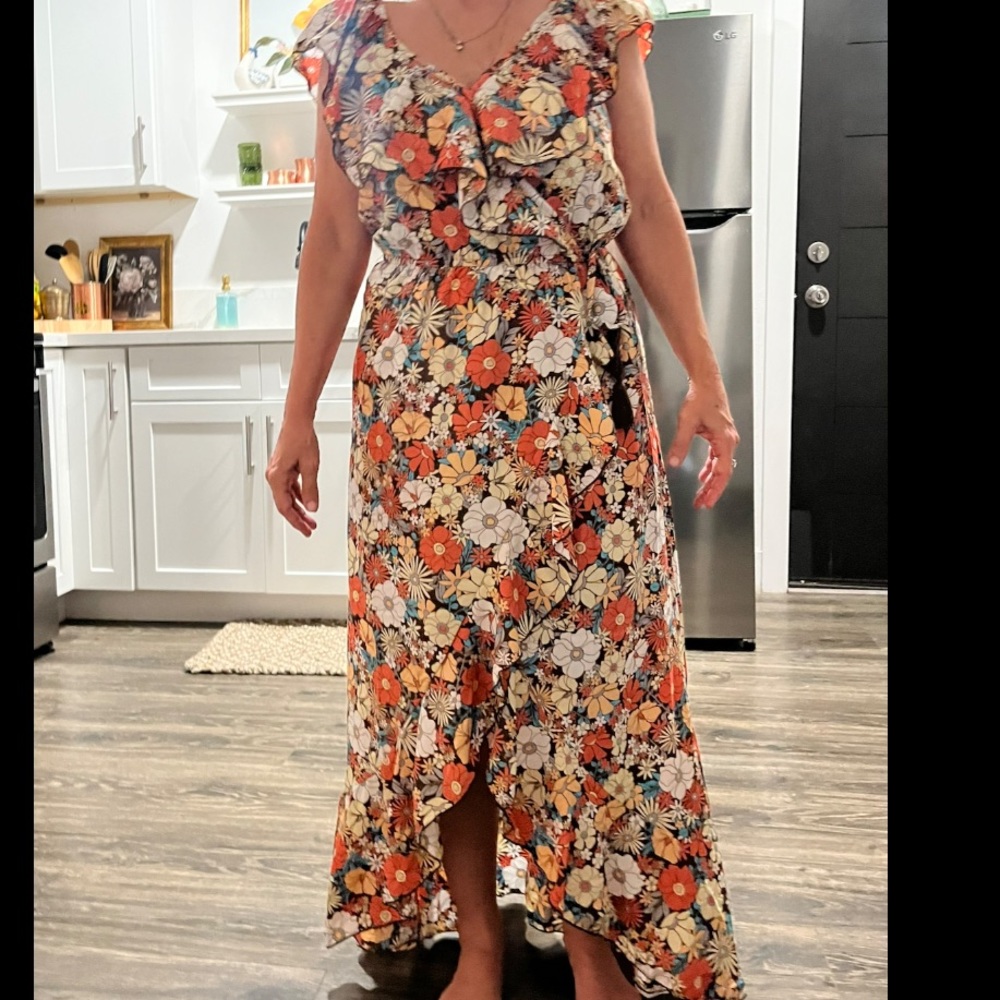 Beautiful Floral Flowy Dress!